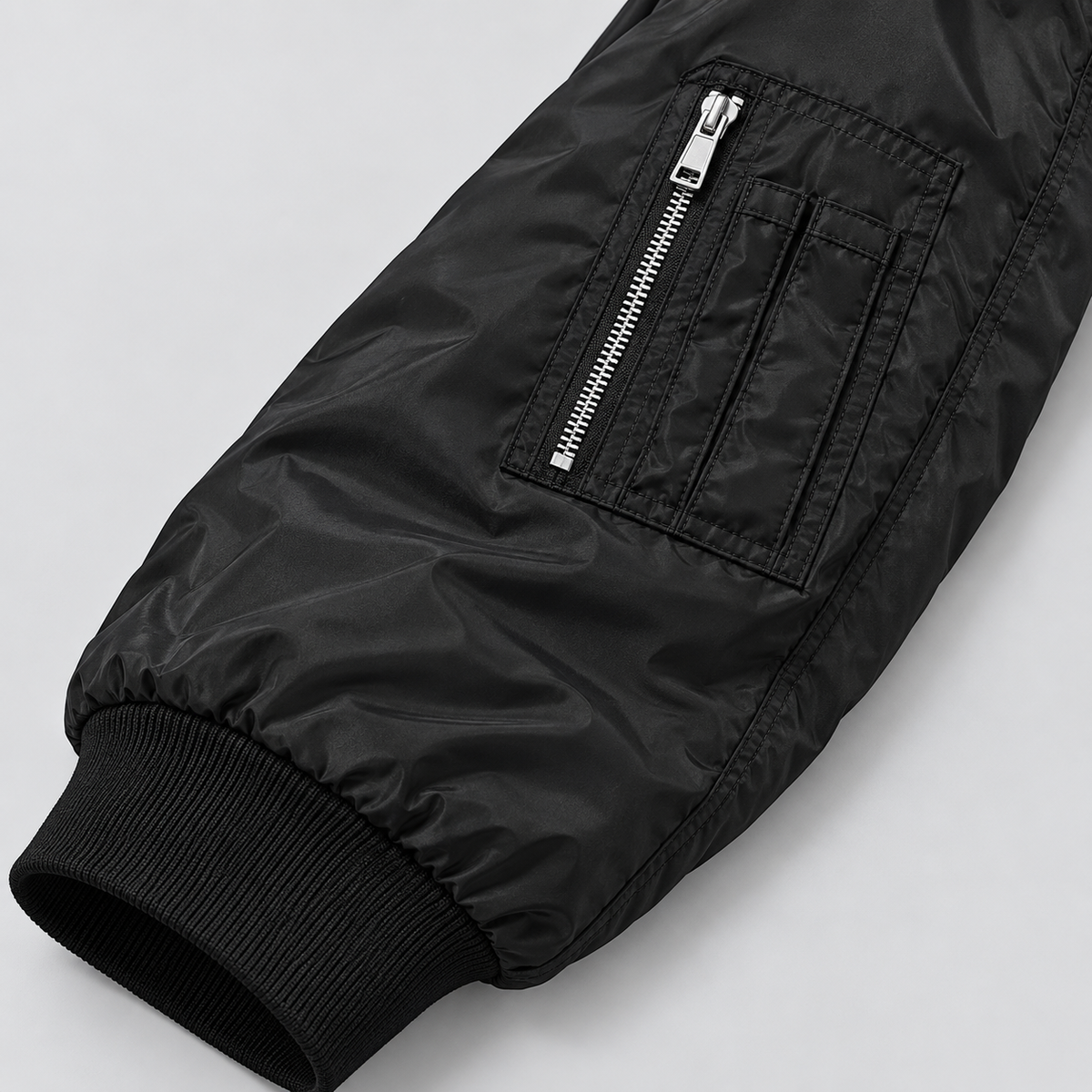 Mustang bomber jacket | Black | Sleeve detail